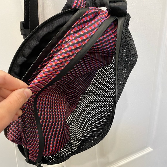 Lululemon All Hours Belt Bag *SeaWheeze
Race Pace Flare Multi / Black - Picture 7 of 8